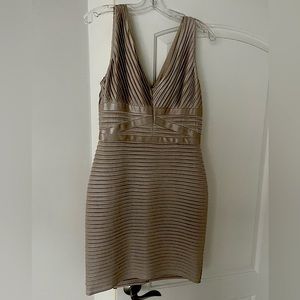 ✨✨✨Gorgeous Gold Calvin Clean Cocktail Dress - Size 10✨✨✨